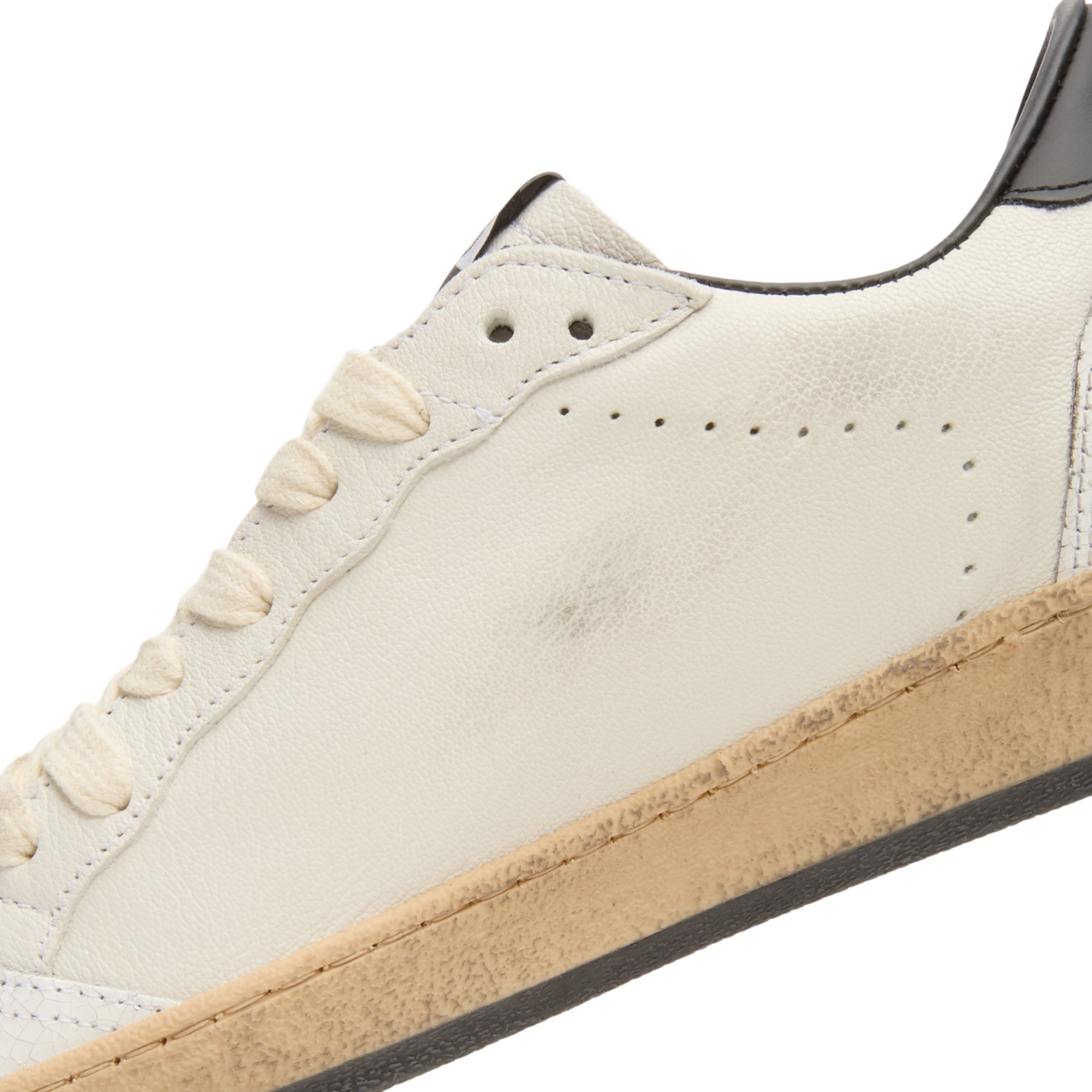 golden-goose-ballstar-nappa-upper-leather-star-and-white-black  Footwear