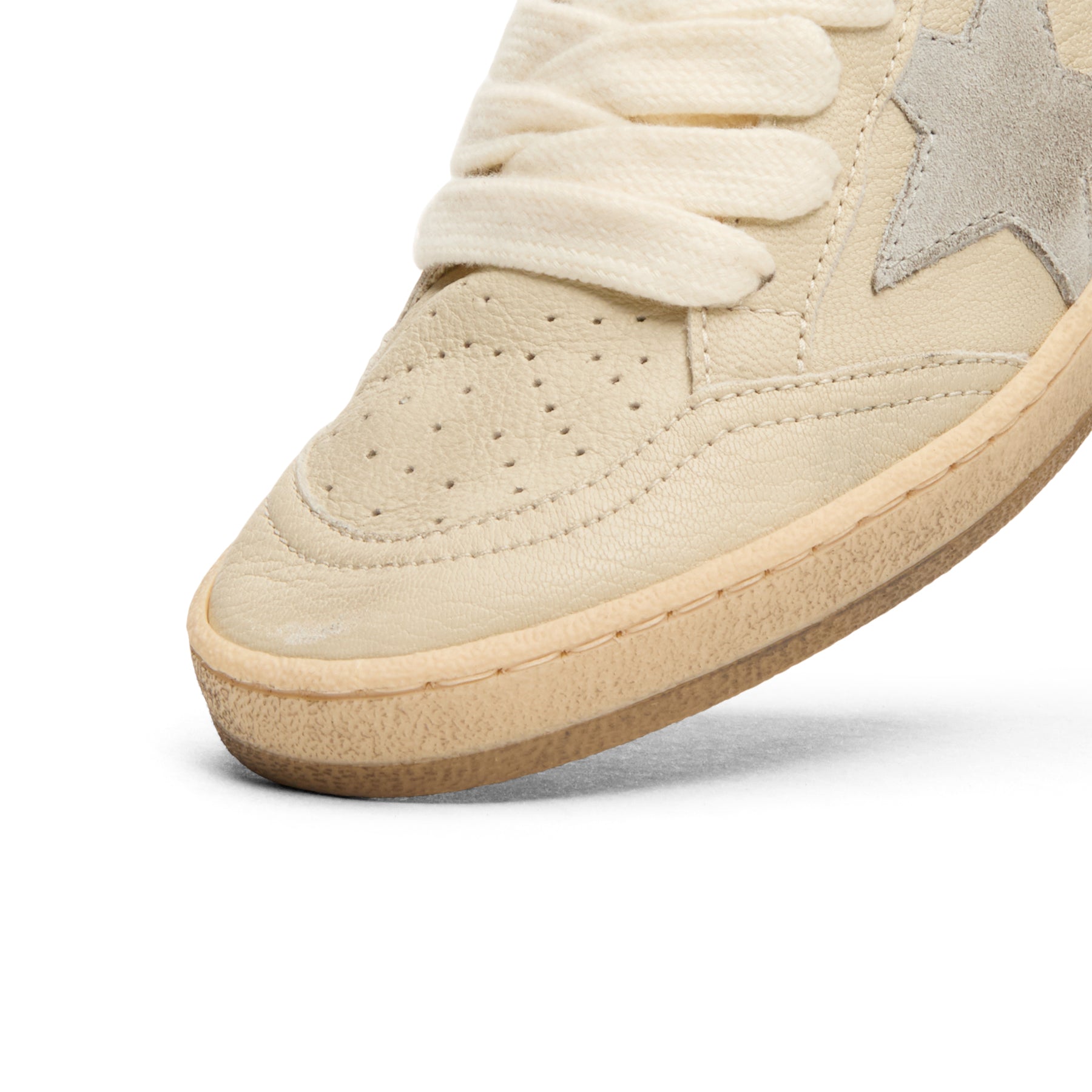 golden-goose-ballstar-nappa-and-glitter-leather-upper-cream-light-grey-grey  Footwear
