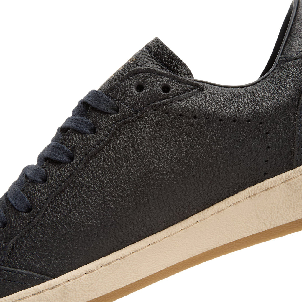 golden-goose-ballstar-leather-upper-star-toe-spur-navy  Footwear