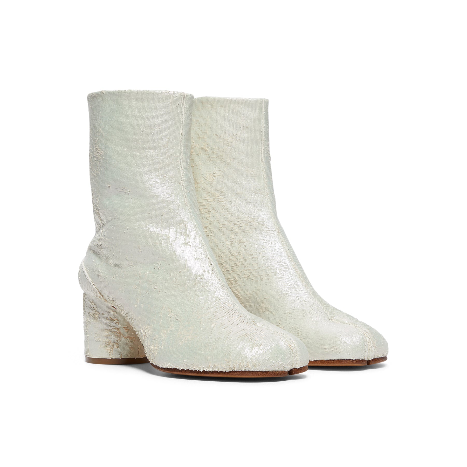 maison-margiela-tabi-ankle-boots-h60-s58wu0246-p8159-ha740-white-pearly  Footwear