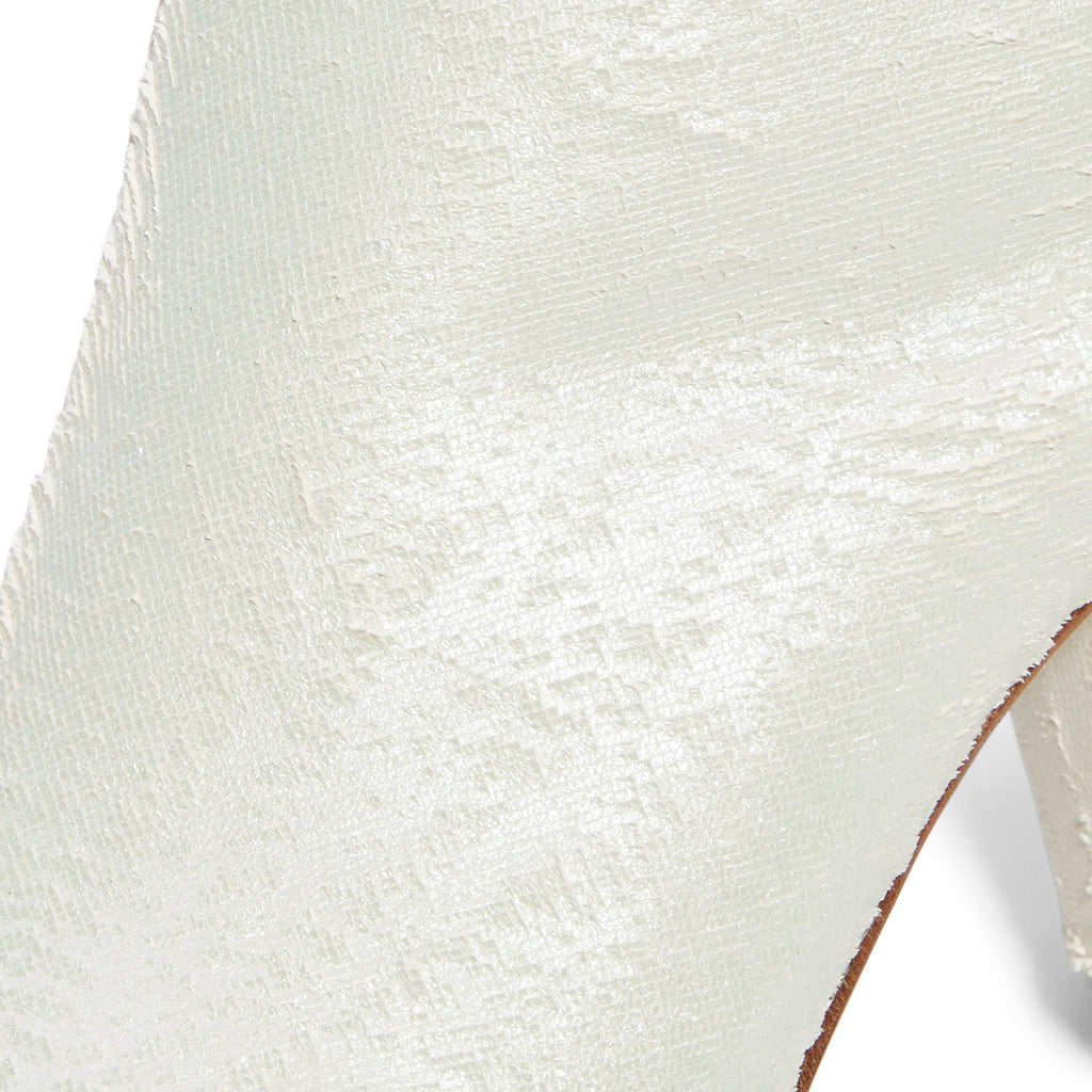 maison-margiela-tabi-ankle-boots-h60-s58wu0246-p8159-ha740-white-pearly  Footwear