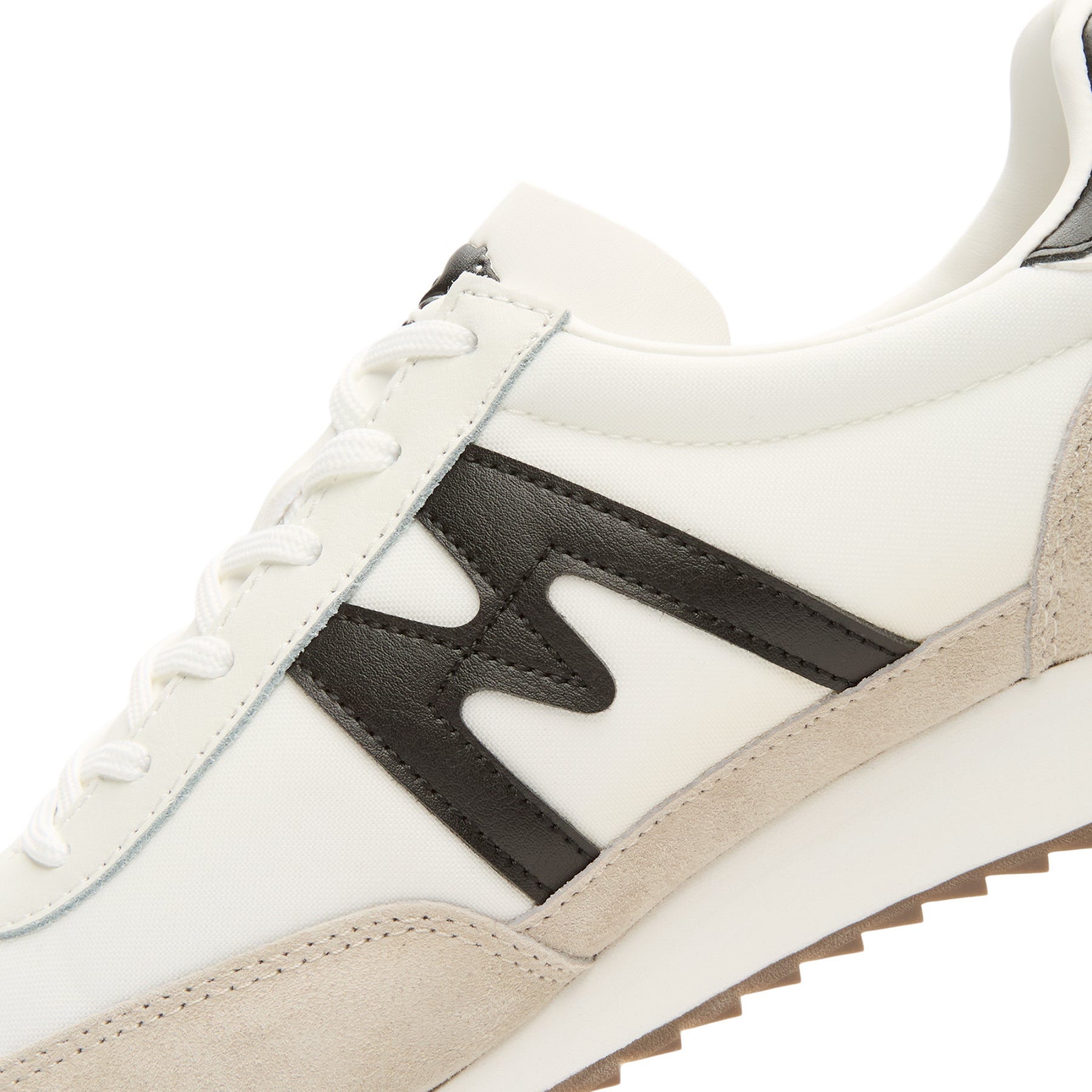 karhu-mestari-silver-lining-black  Footwear