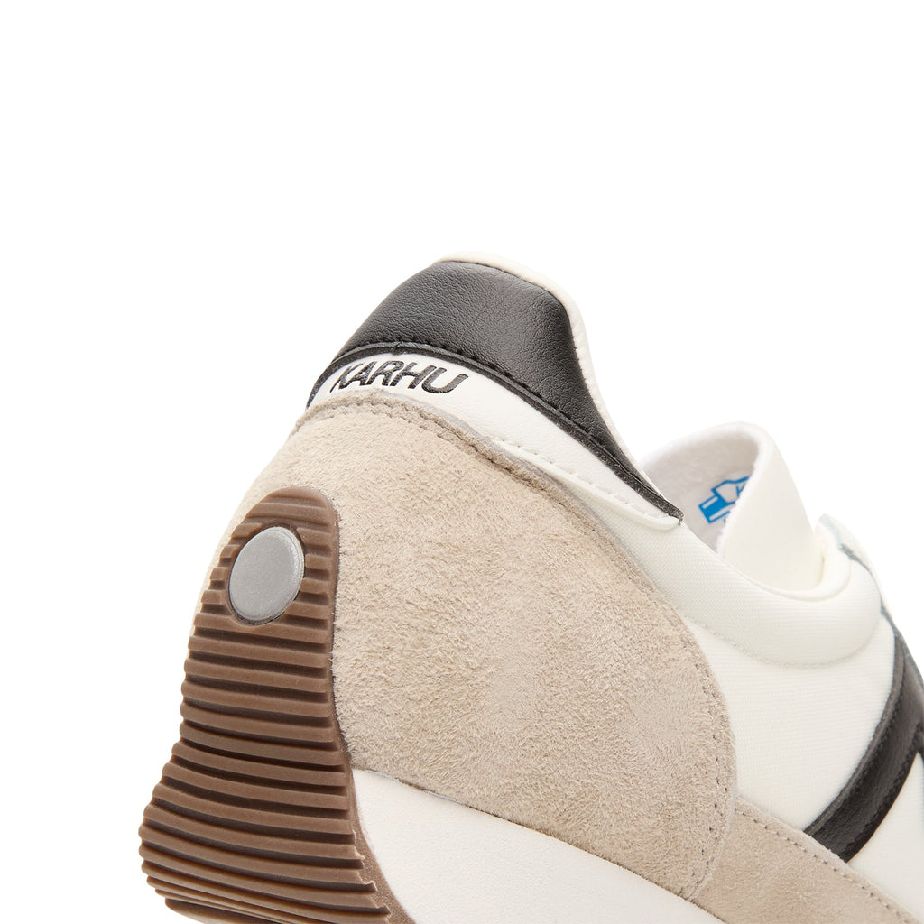 karhu-mestari-silver-lining-black  Footwear