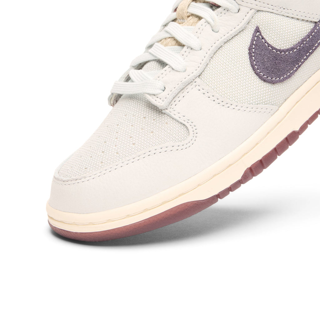 nike-dunk-low-retro-se-off-white-dark-raisin-spruce-aura  Footwear