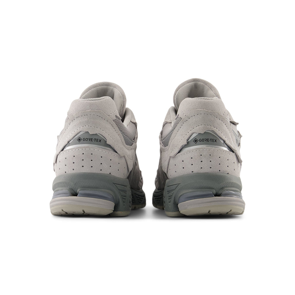 new-balance-2002r-gore-tex-slate-grey-castlerock  Footwear
