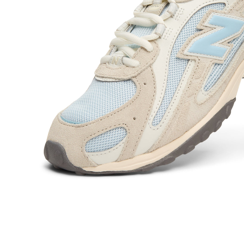 new-balance-204l-silver-1  Footwear