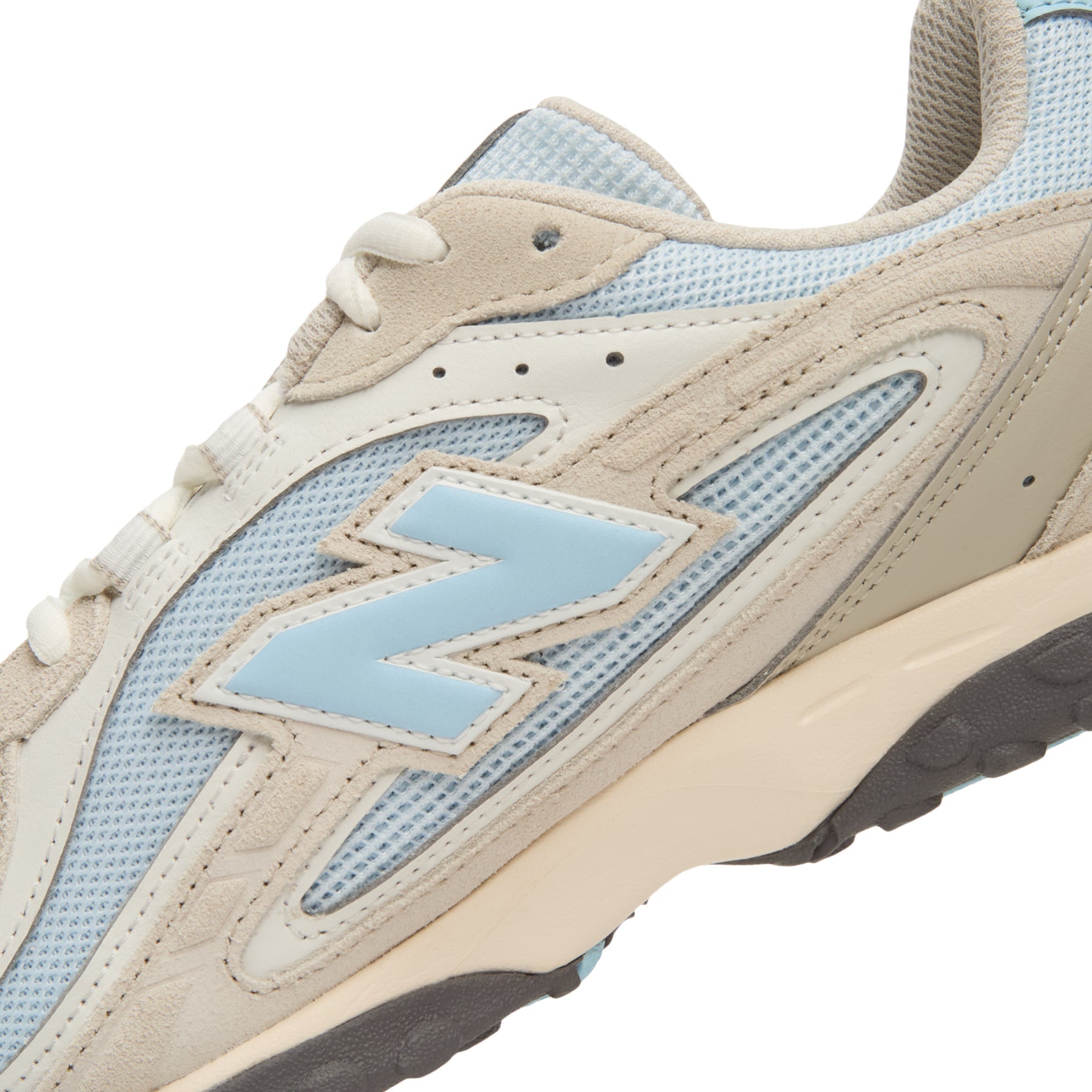 new-balance-204l-silver-1  Footwear