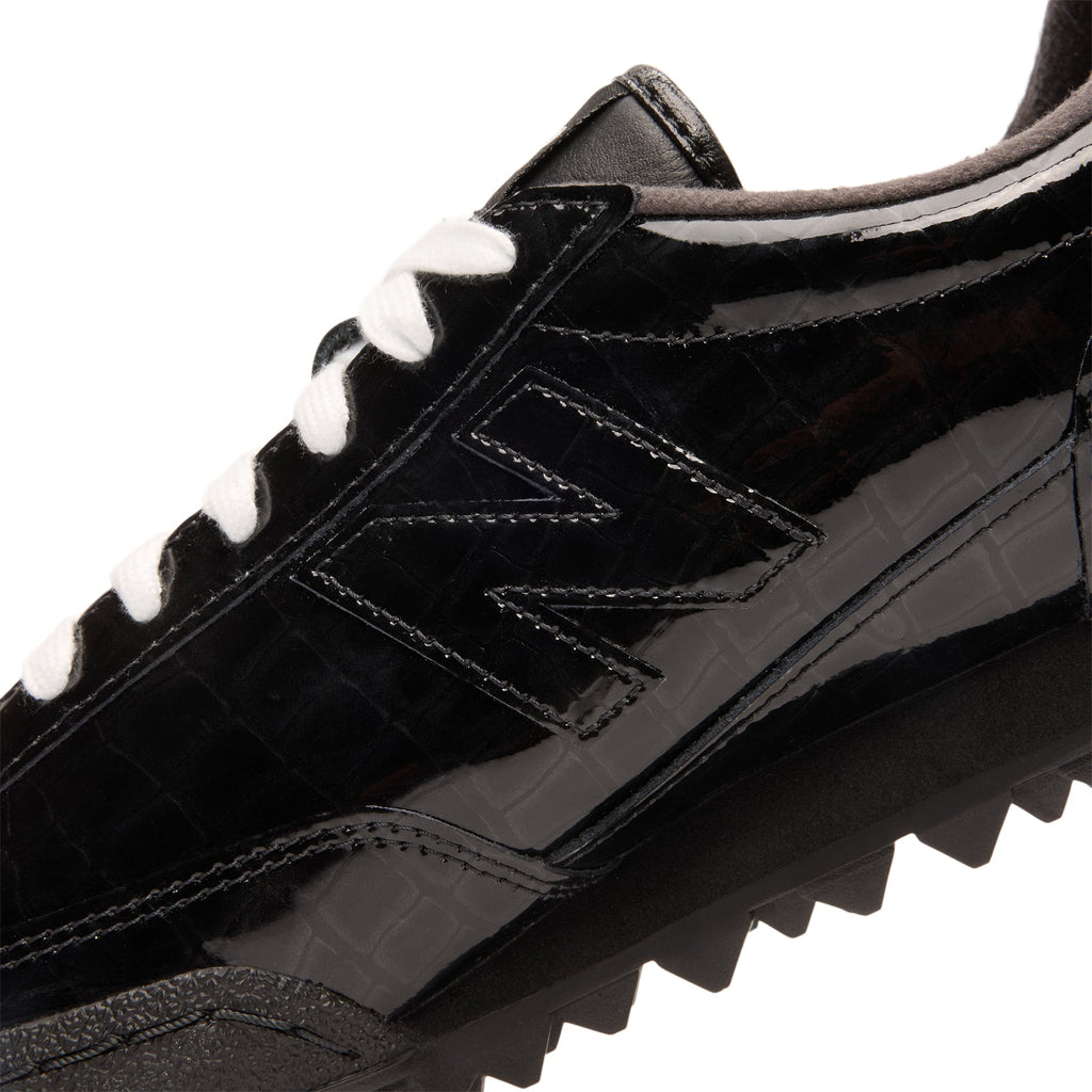 new-balance-gator-run-black-black  Footwear