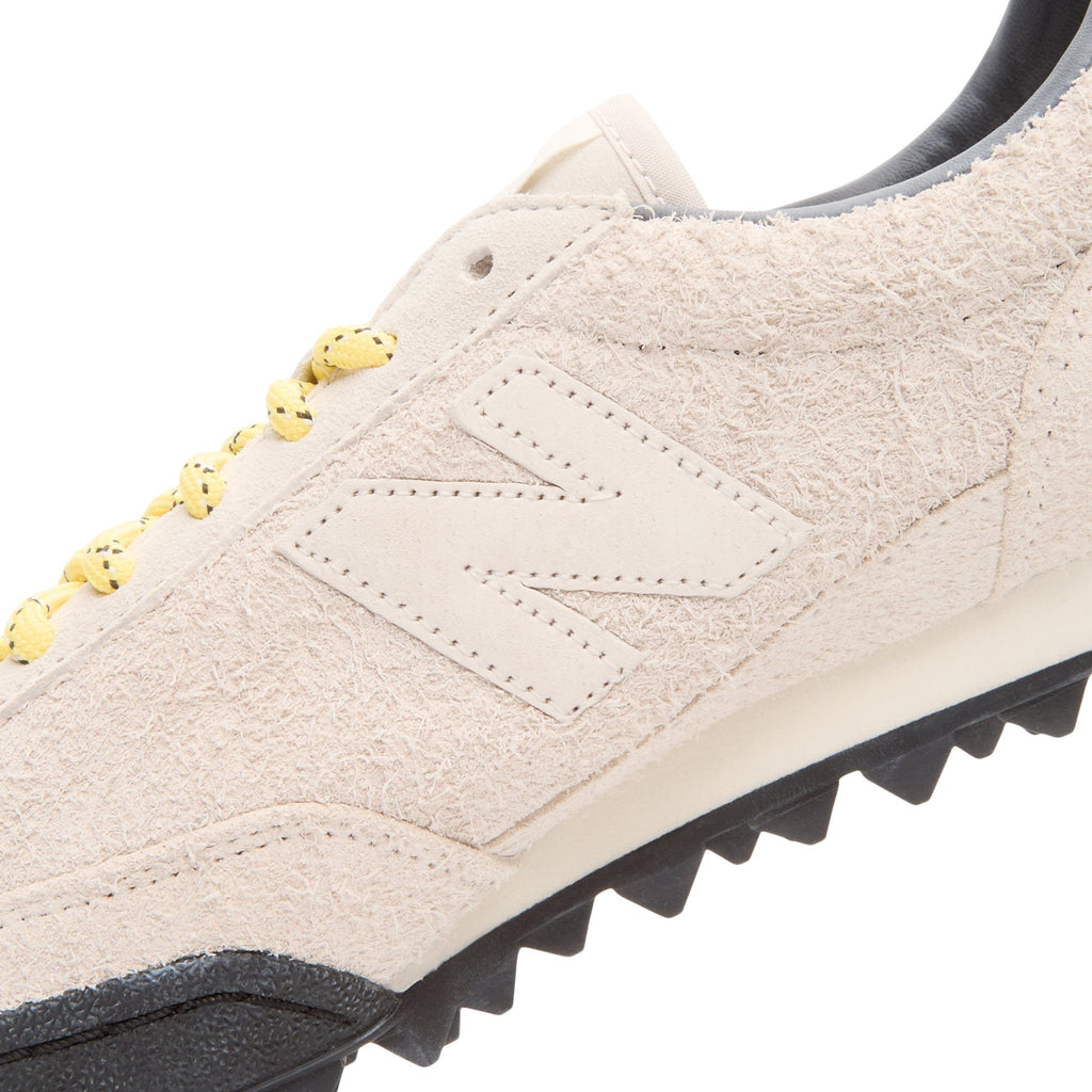 new-balance-gator-run-white  Footwear